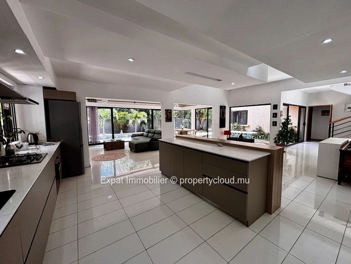Stunning 6-Bedroom Villa With Private Pool & Secluded Garden – Bain Bœuf