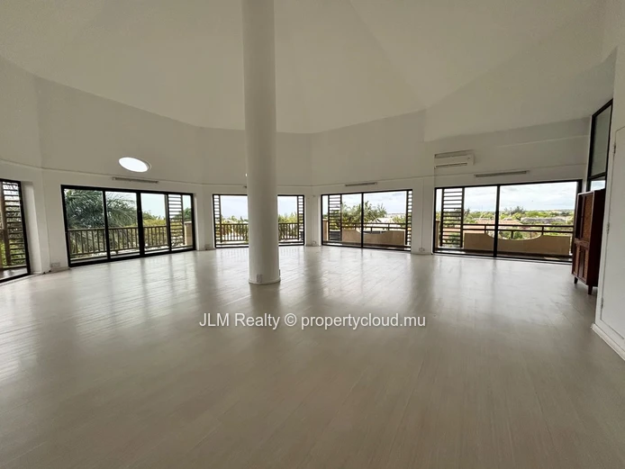 À louer – Bureau spacieux de 120 m² avec vue mer à Tamarin, Île Maurice