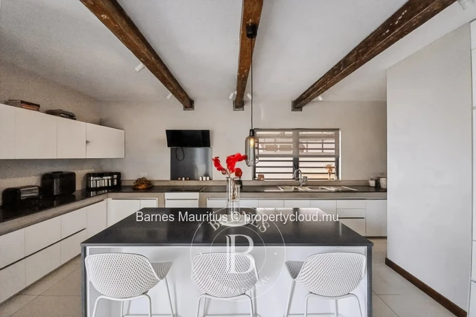 FLORÉAL – Elegant Family Home with Garden - 5 bedrooms