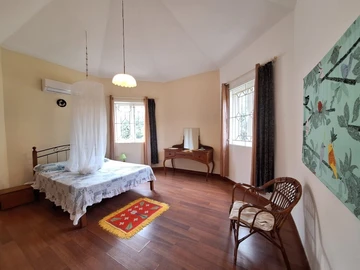 6 Bedroom House