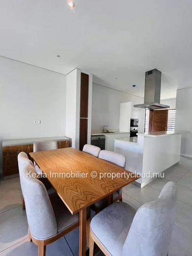 Contemporary First-Floor Apartment Close To The Beach