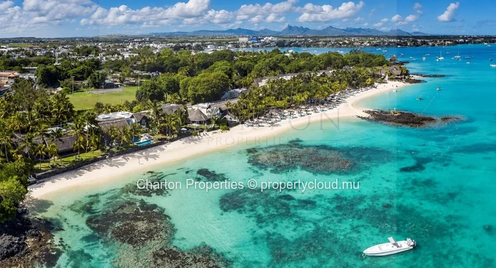 Single-story 3-bedroom villa with private pool in an exclusive residential estate in Grand Baie