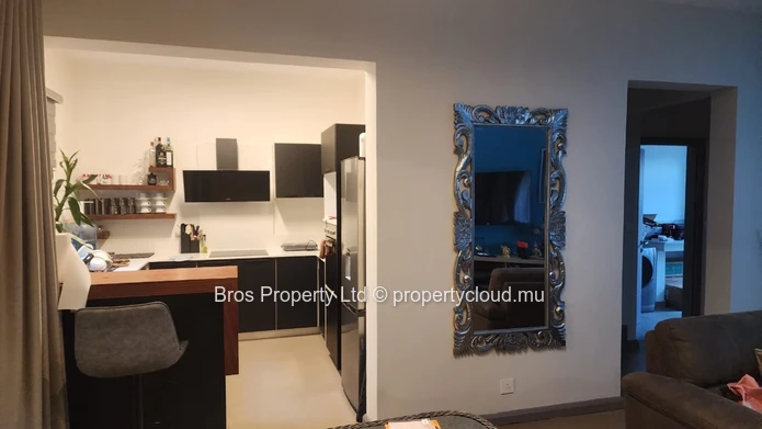 Luxueuse et moderne maison de ville de 4 chambres à louer à 90 000 Rs/mois - Azuri, Roches Noires