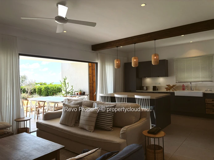 Seafront Ground Floor Apartment : St Antoine Residences