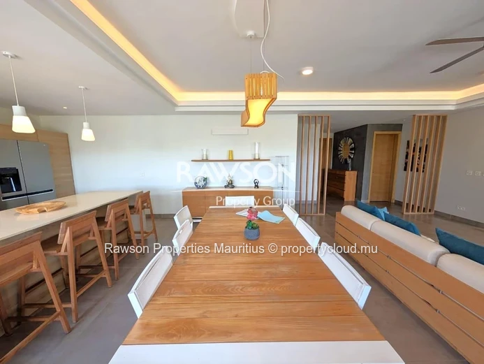 Magnifique Penthouse 3 Chambres En-Suit | Piscine De Style Lagon | Mont Choisy | € 720,000