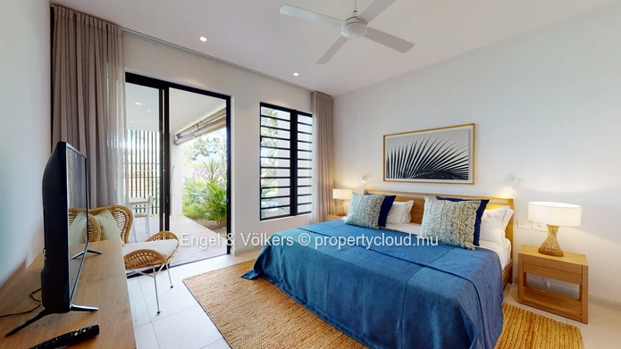 Elegant Waterfront Living with Boat & Skipper Access