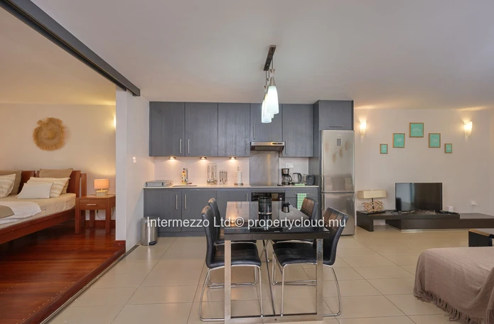 Appartement G+2 à vendre Mon Choisy – Plage à pied – 11,2M Rs