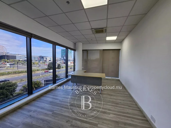 EBENE  -  Bureau  spacieux en location -  366 m2
