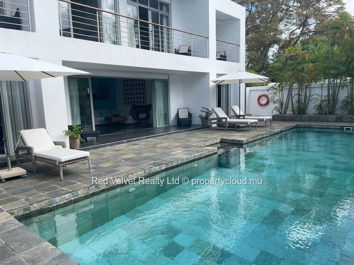 Luxury Villa for Rent in Pointe aux Canonniers | Beachfront Residence
