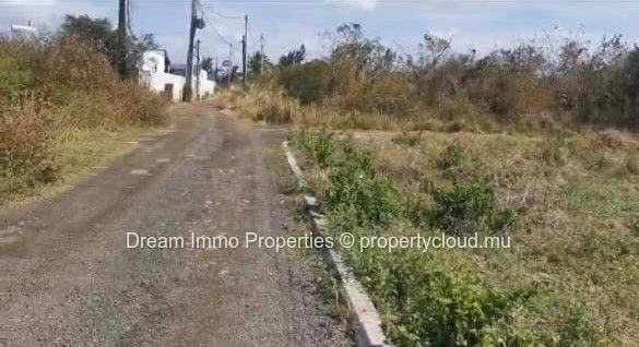 Terrain résidentiel de 858 m² proche mer à The Vale, Grand Baie – Ile Maurice