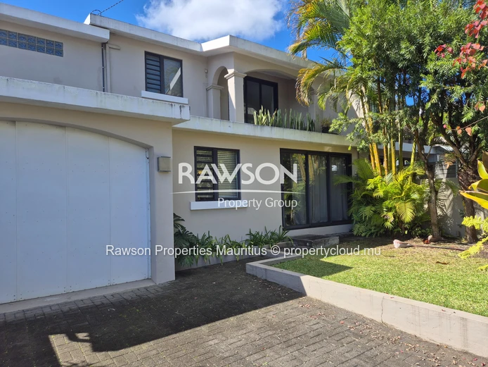 Well-Maintained 3-Bedroom Duplex for Sale in Floréal – 232 sqm