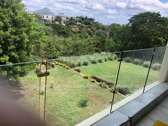 Modern 3BR Penthouse with Pool & Open Plan Living - Flic en Flac