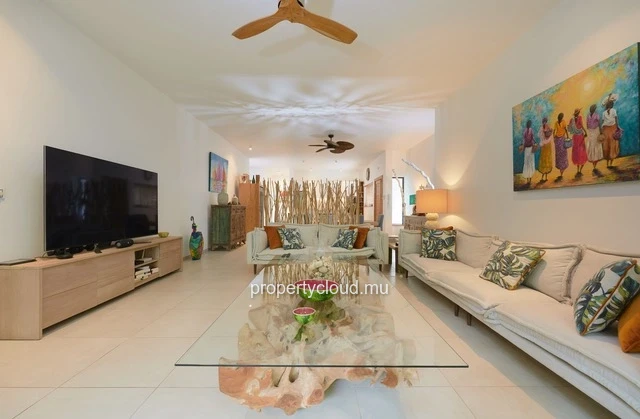 A vendre appartement en rez de jardin à Pointe Aux Canonniers accessible aux etrangers.