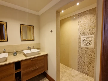 6 Bedroom Villa
