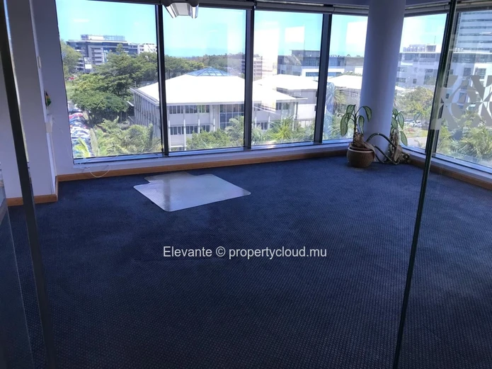 Office spaces available at Ebène for a total surface of 1,443m²