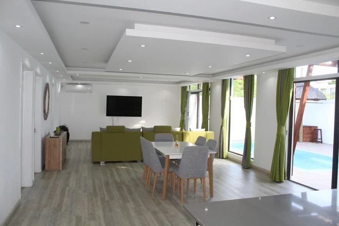 A LOUER - Magnifique maison contemporaine de plain-pied, meublée et équipée, de 146 m2 sur un terrain de 100 toises s...