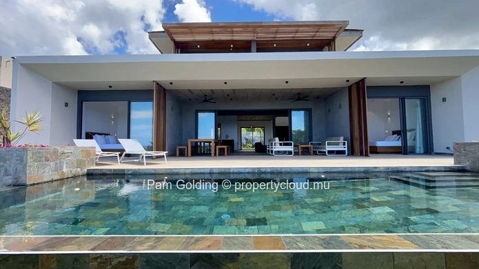 Superbe villa d'architecte avec piscine, vue et vie moderne élégante