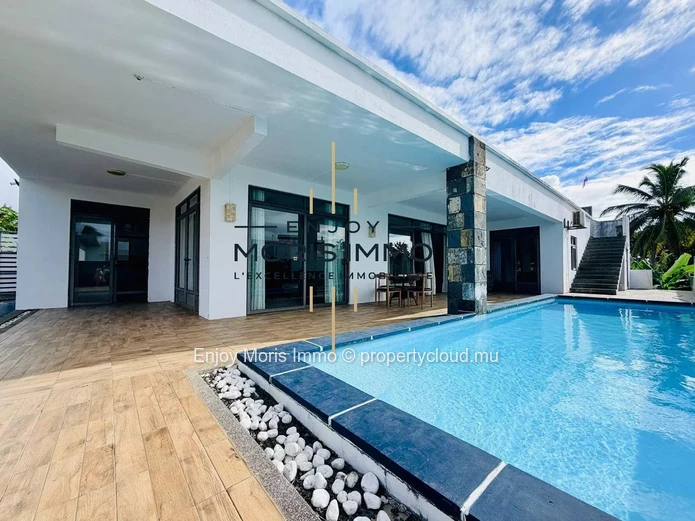 Modern 3-Bedroom Villa with Pool – For Rent in Grand Bay