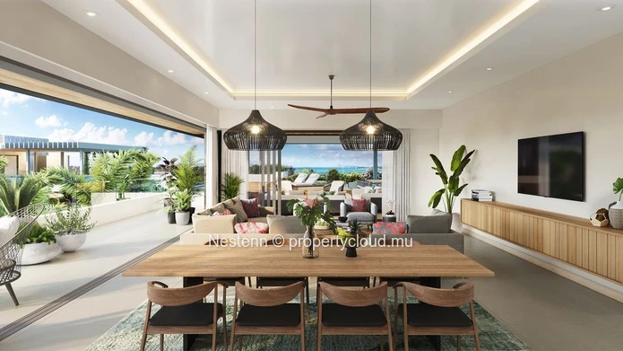 Four-bedroom penthouse in a prestigious estate with golf, a short walk from the beach and shops.