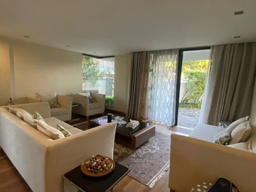 6 Bedroom House