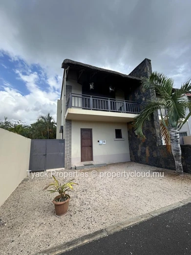 Duplex Moderne avec Jacuzzi à Vendre – 3 Chambres à Pointe aux Piments