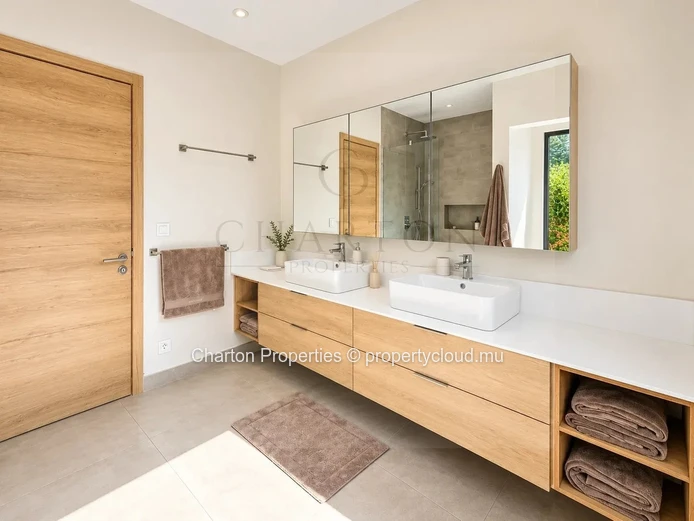 Villa de luxe de 4 chambres en suite au cœur d’un domaine PDS sécurisé