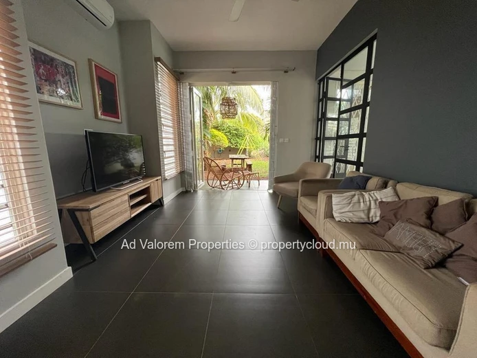 For Sale – Elegant architect-designed villa of 200 m² in Albion