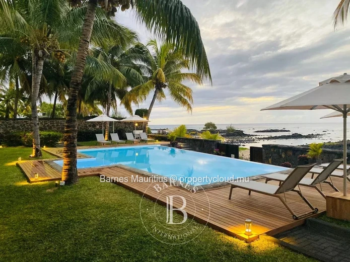 Trou Aux Biches - Beachfront Apartment With 3 Bedrooms.