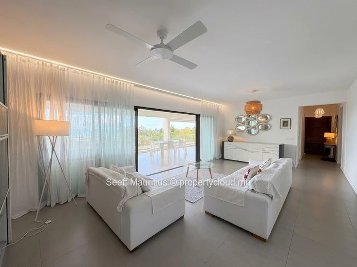 Appartement moderne avec piscine privée et vues imprenables sur la mer