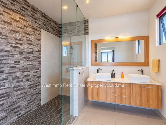 Penthouse de 200 m² avec vue mer à vendre à Tamarin
