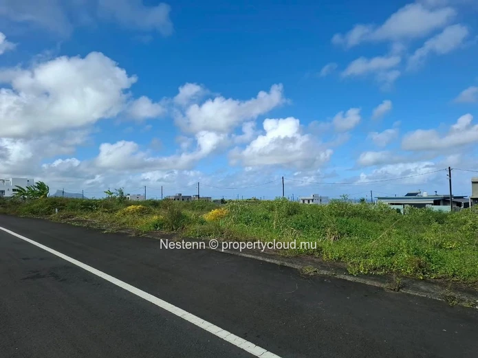 Land of 337.9 m² in Morcellement Greenview.