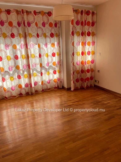 Great Deal in Sodnac: 3-Bedroom Apartment + Double Garage