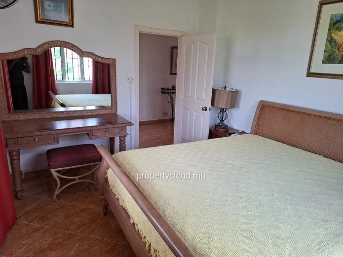 Ne manquez pas cette opportunité unique de faire de cette villa votre nouveau foyer. Contactez-nous dès aujourd'hui p...