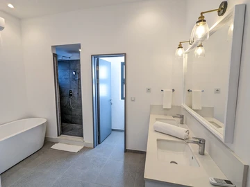 4 Bedroom Apartment