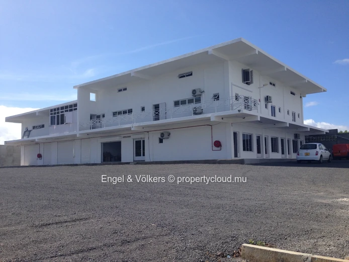For Sale: Commercial Building in Bambou
