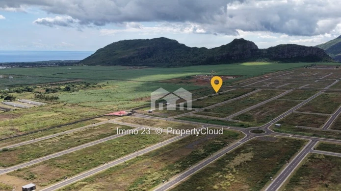 Terrain au Lotissement Pierrefonds, Gated Community