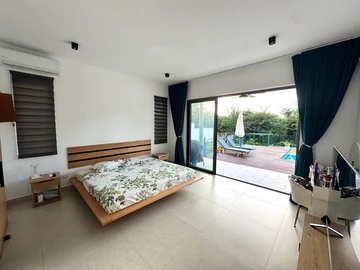 5 Bedroom Villa