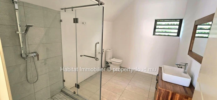 To rent: Furnished and equipped house of 237 m² on a plot of 1500 m² at Baie du Cap