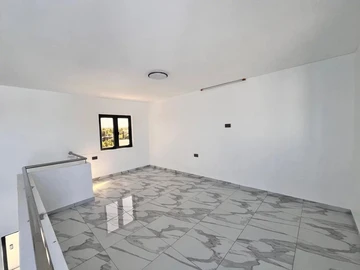 5 Bedroom Apartment