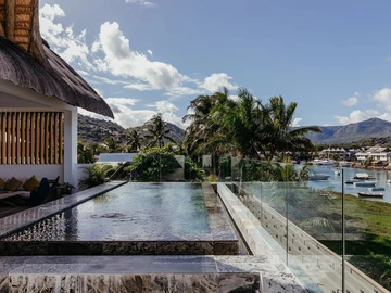 BLACK RIVER - Penthouse with Lagoon View - 3 Bedrooms