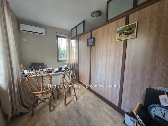 Magnifique appartement de style rustique situé au rez-de-chaussée, à louer à Pointe aux Piments