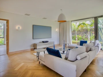 5 Bedroom Villa