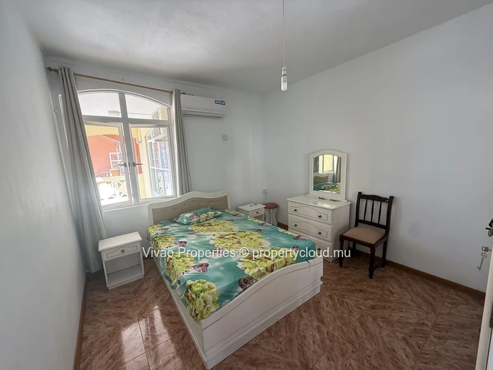 Appartement moderne meublé de 3 chambres au cœur de Flacq avec des espaces de vie spacieux - Rs 22,000 pm