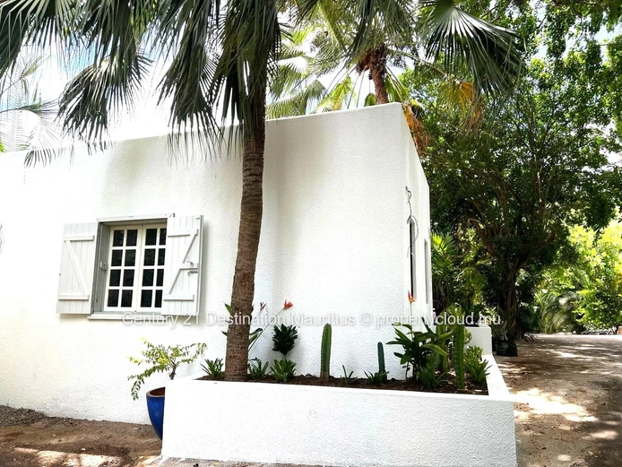 Bâtiment Commercial, Bureaux Ou Résidentiel Sur Un Grand Terrain
