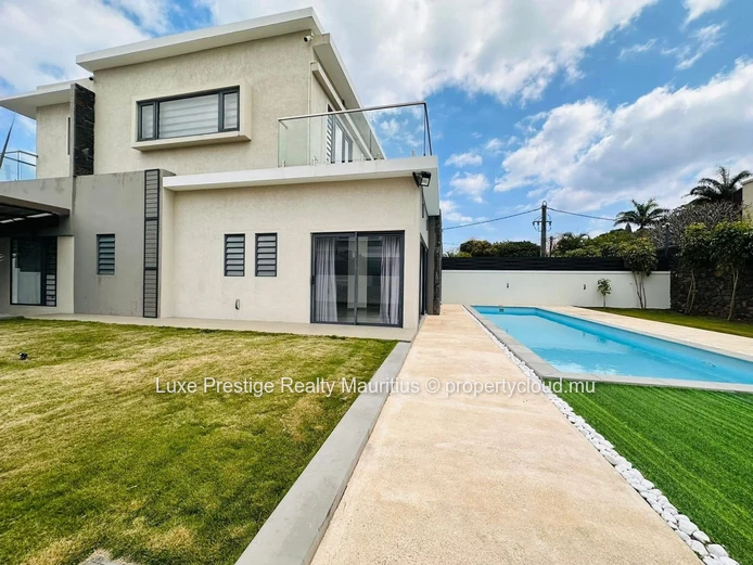 Long-Term Rental – Villa with Private Pool – Pereybère