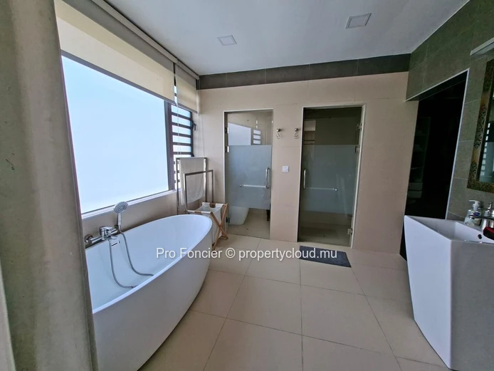 Appartement à vendre à Curepipe - Un bien moderne de 260 m² à vendre en plein centre