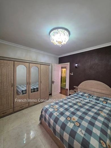 Villa de 5 chambres et bureau avec jardin et piscine a pereybere