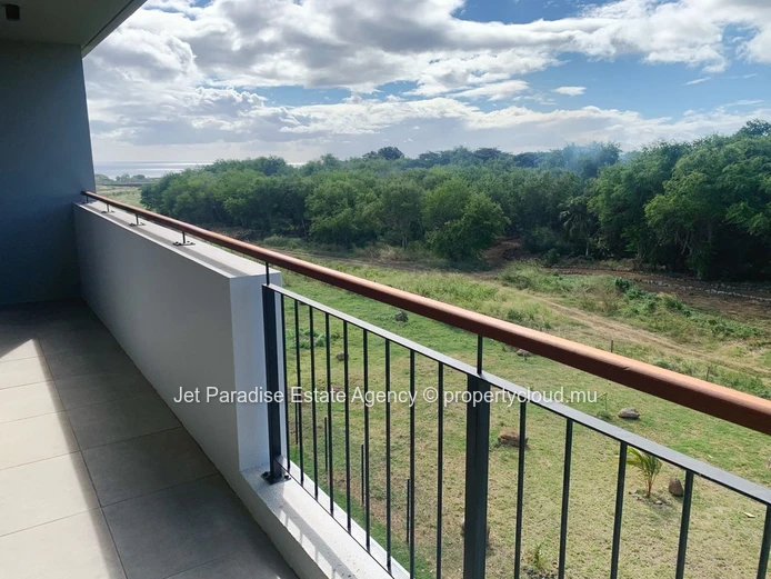  Modern Fully Furnished Apartment - Close to Amenities