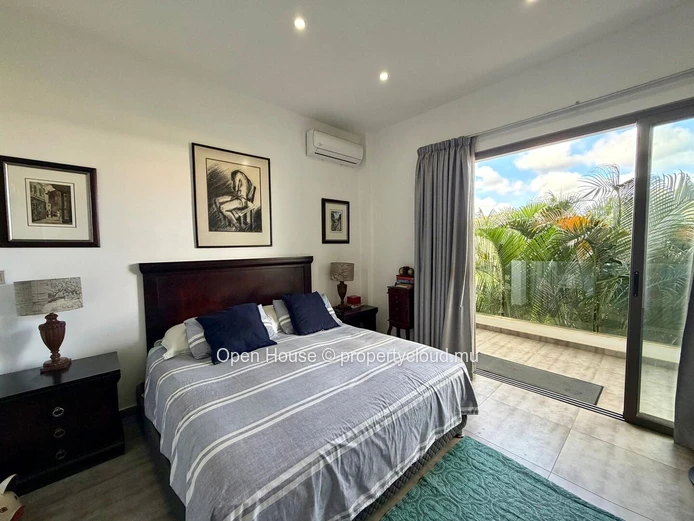3-Bedroom G+2 Apartment for Sale in Pereybere