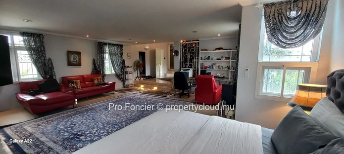 House for rent in Sodnac - An Elegant Luxury Home with Generous Living Spaces